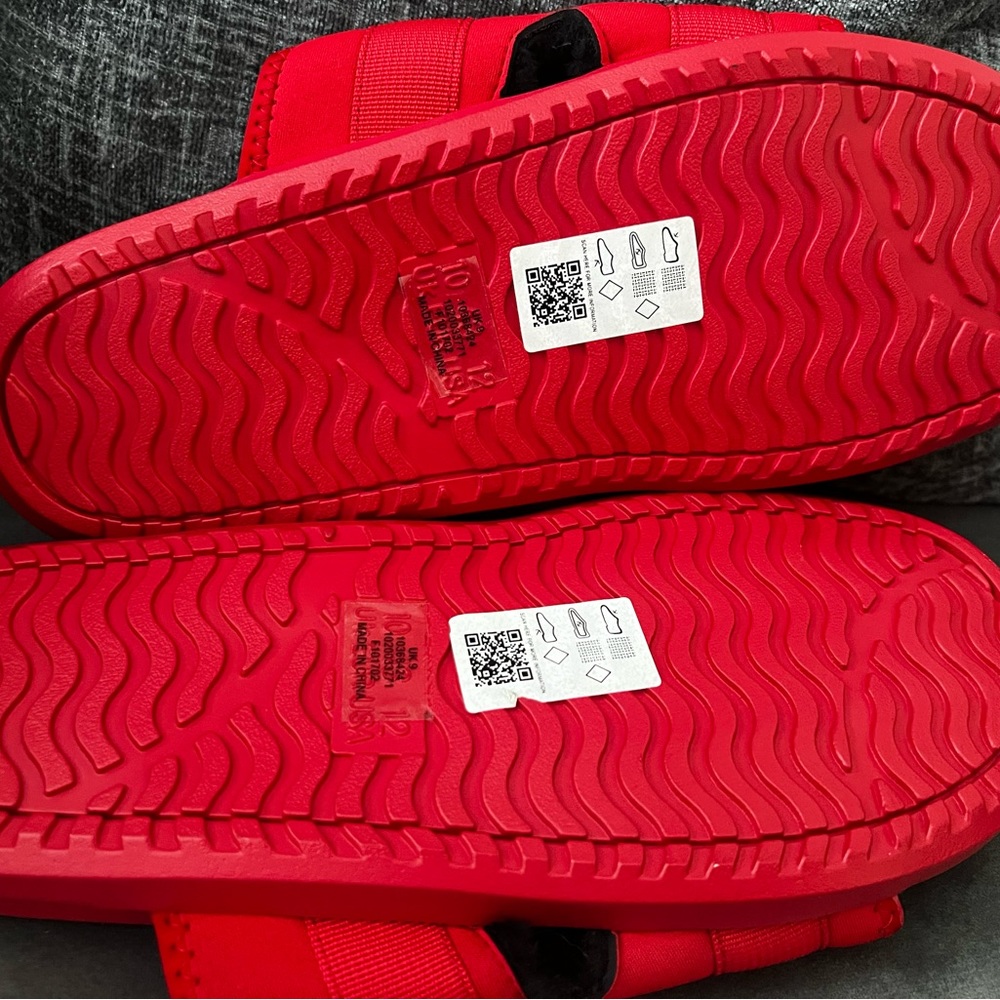 Men’s slides - Picture 3 of 4